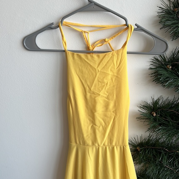 Beautiful gown for those spring/ summer- fall weddings! Lulus - size M - Picture 2 of 7